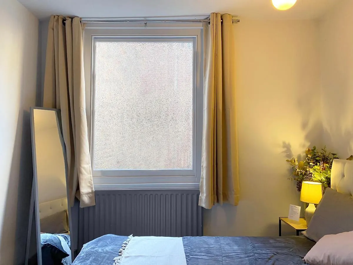 Tower Bridge And Spitalfields Accommodation London Guest house